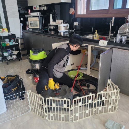 주방 배관 작업
